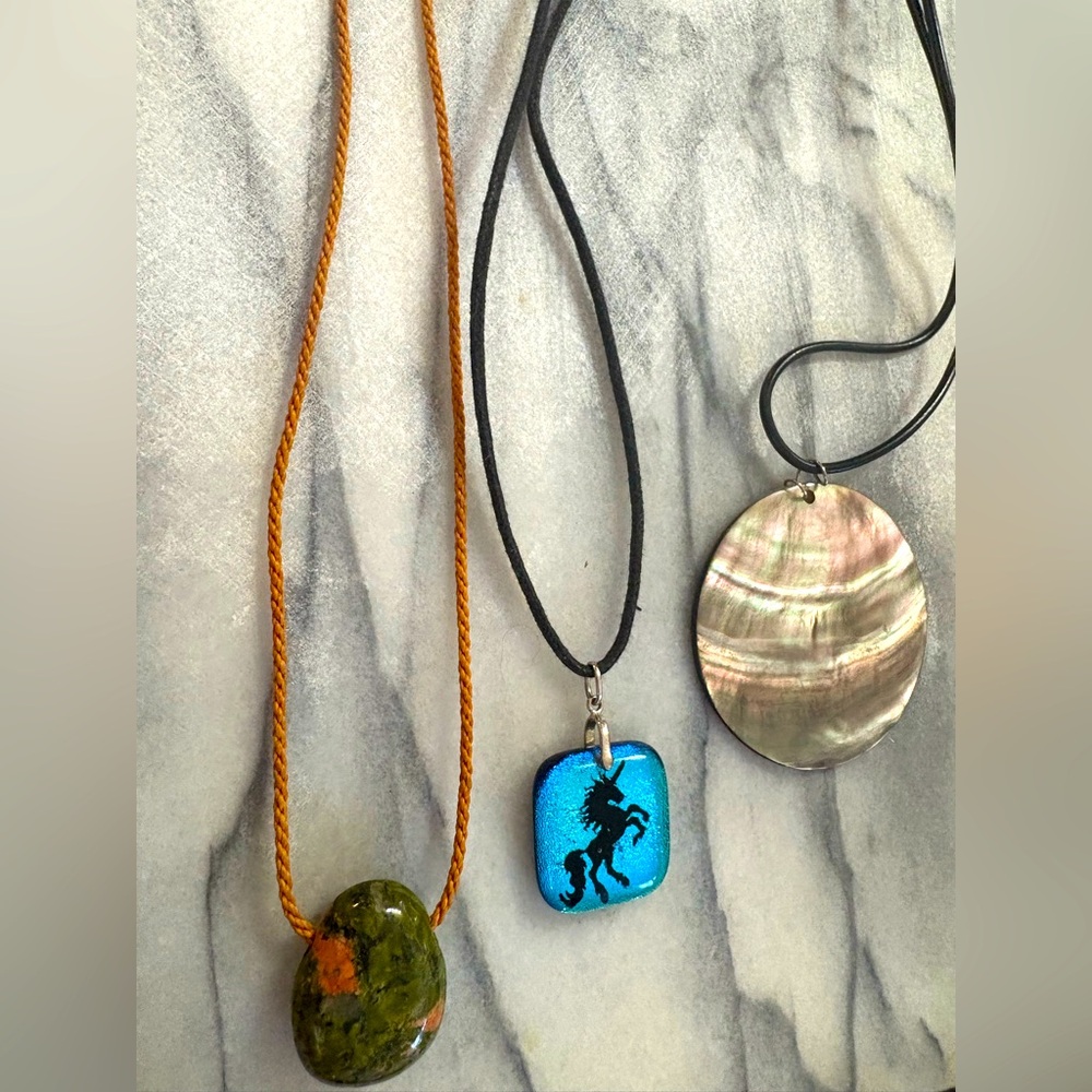 3 ladies fashion and natural shell necklaces